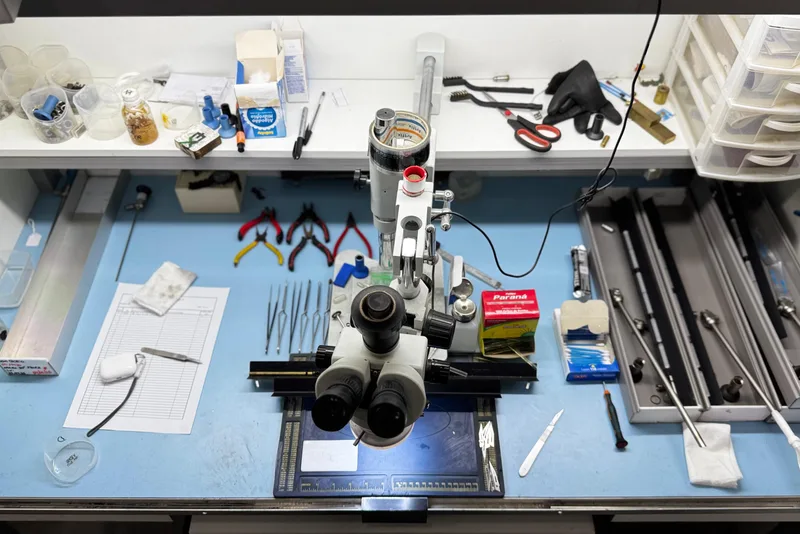Laboratório técnico de equipamentos cirúrgicos