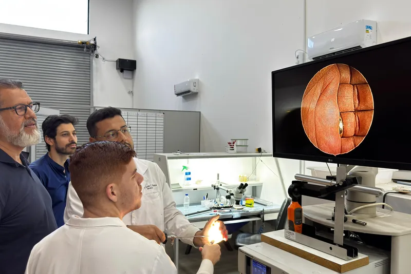 Manutenção de precisão em equipamento cirúrgico